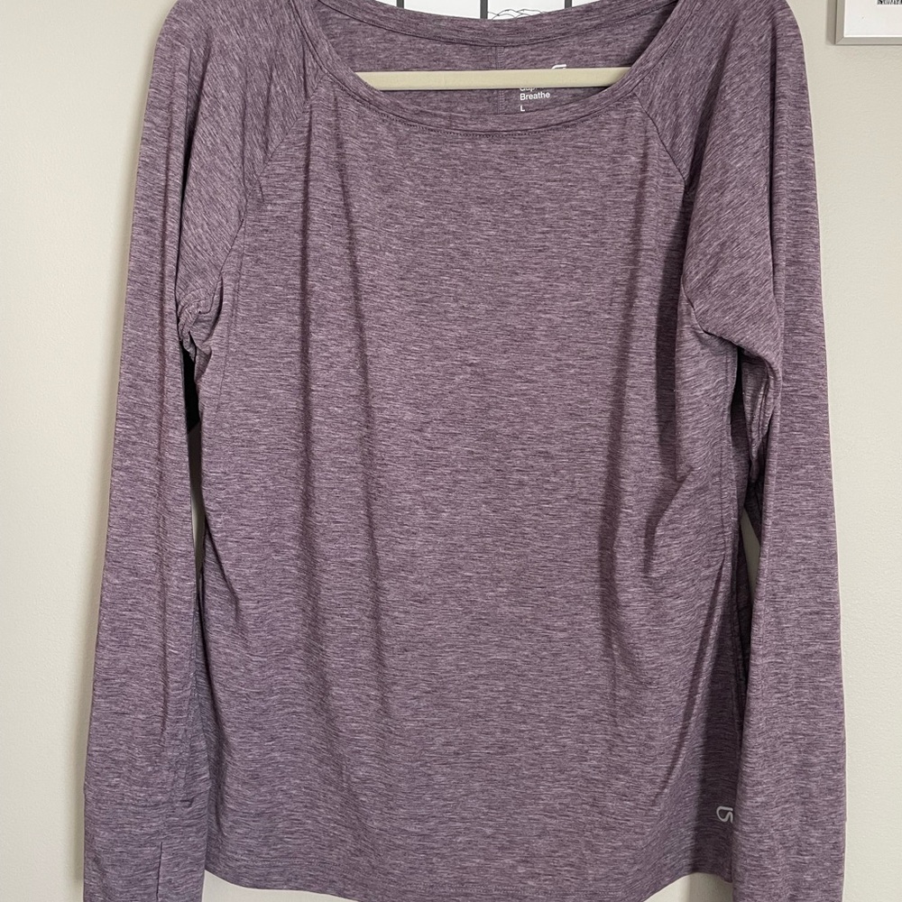 GAP Fit Breathe long sleeve tee with thumb holes